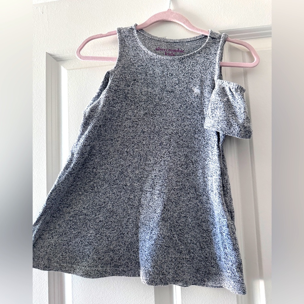 Abercrombie kids grey peekaboo sleeves size 5/6